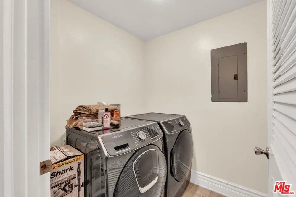 1530 Camden Avenue #304 Los Angeles, CA 90025