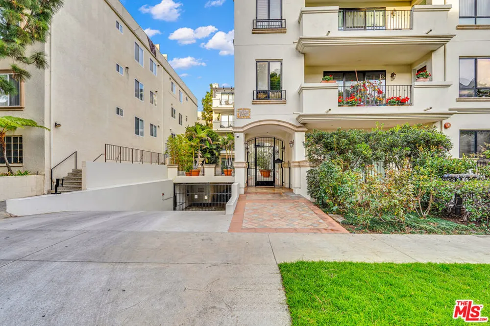 1530 Camden Avenue #304 Los Angeles, CA 90025