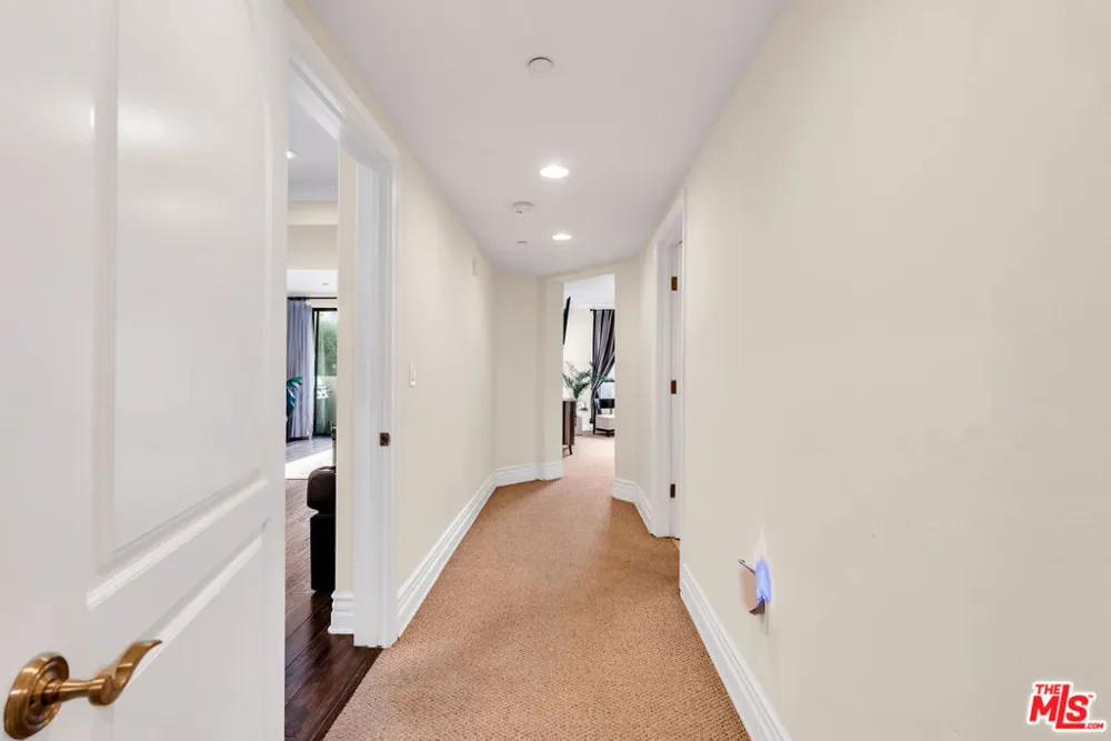 1530 Camden Avenue #304 Los Angeles, CA 90025