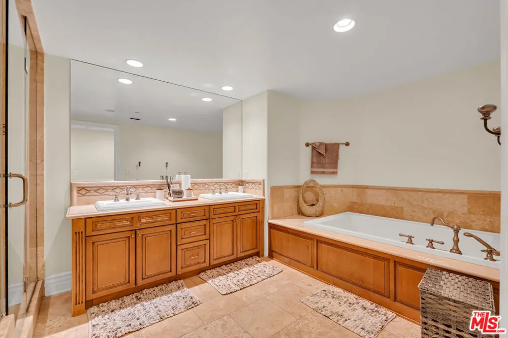 1530 Camden Avenue #304 Los Angeles, CA 90025