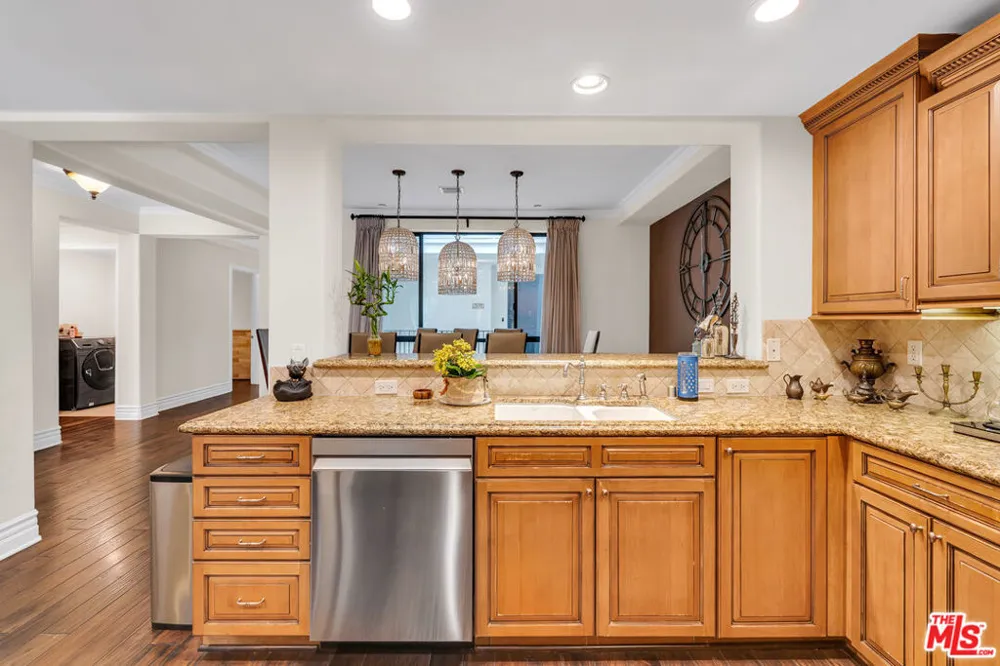 1530 Camden Avenue #304 Los Angeles, CA 90025