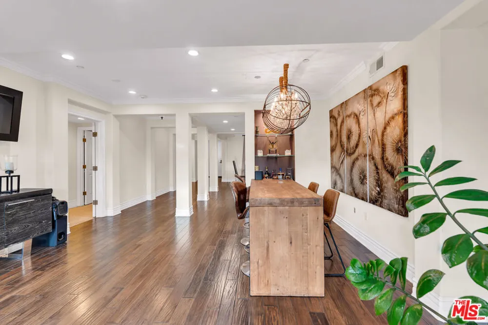 1530 Camden Avenue #304 Los Angeles, CA 90025