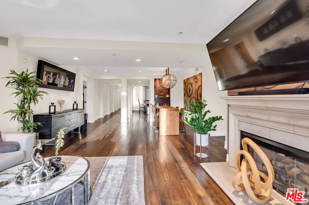 1530 Camden Avenue #304 Los Angeles, CA 90025