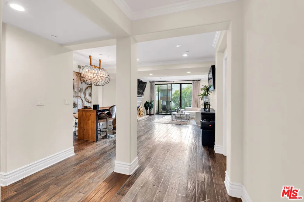 1530 Camden Avenue #304 Los Angeles, CA 90025