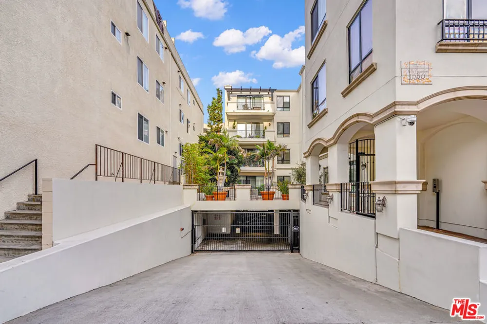 1530 Camden Avenue #304 Los Angeles, CA 90025