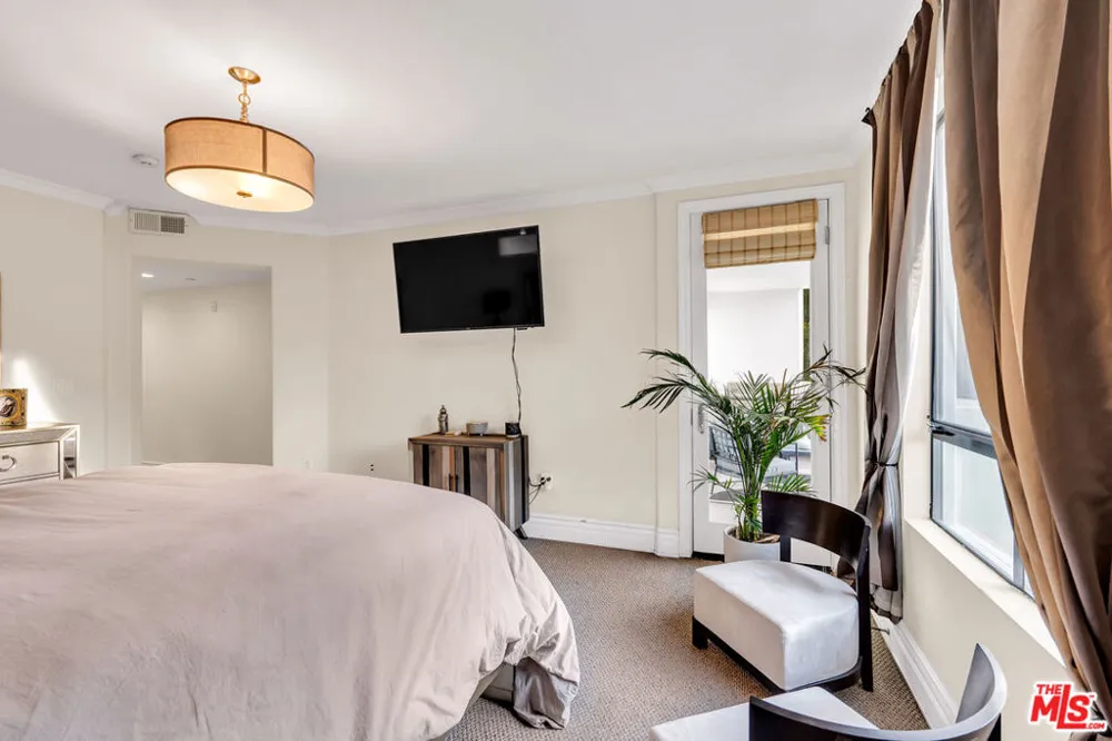 1530 Camden Avenue #304 Los Angeles, CA 90025