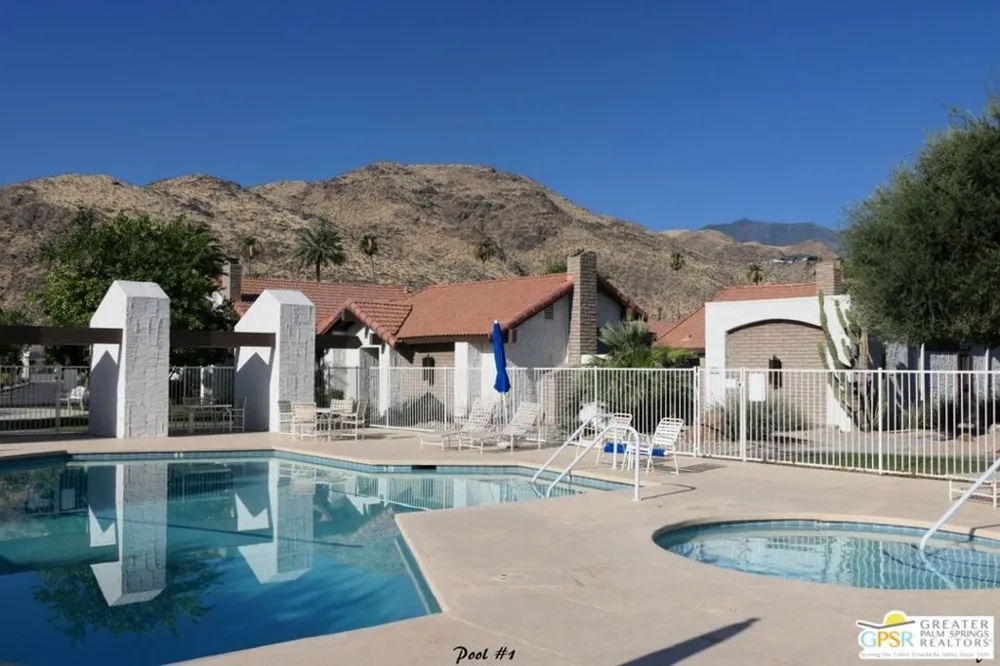 2360 W Miramonte Circle #F Palm Springs, CA 92264
