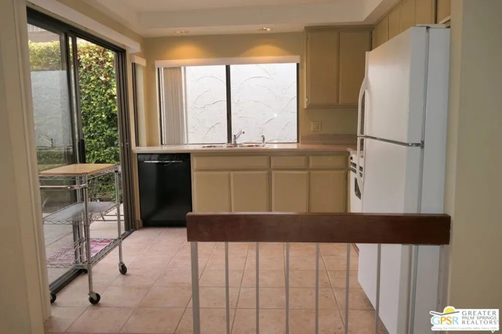 2360 W Miramonte Circle #F Palm Springs, CA 92264