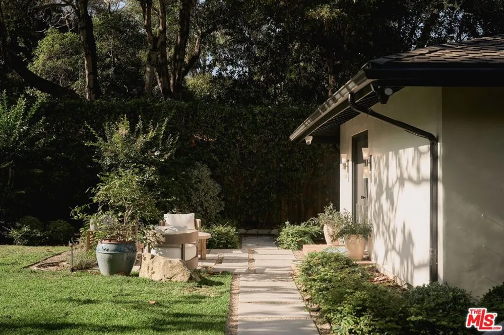 135 Pomar Lane Santa Barbara, CA 93108