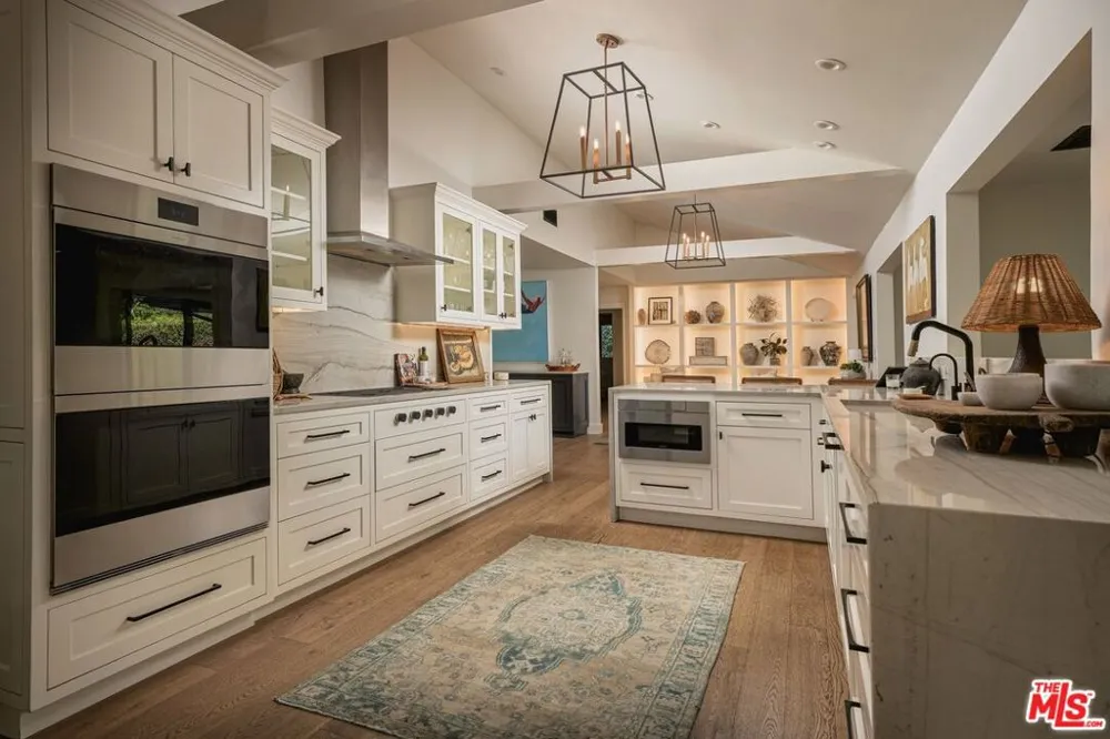 135 Pomar Lane Santa Barbara, CA 93108