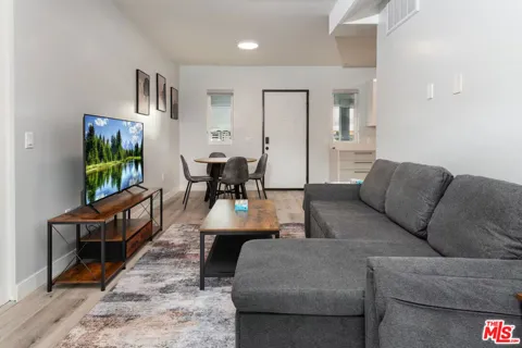 917 S Berendo Street #302