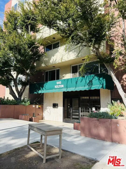 540 Kelton Avenue #402 Los Angeles, CA 90024