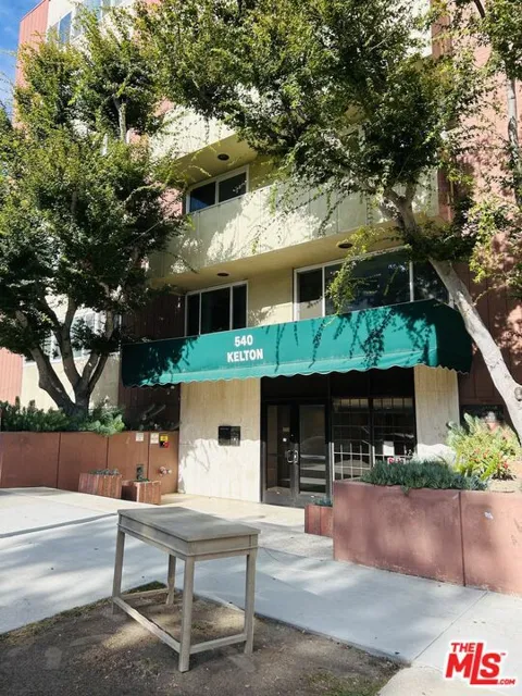 540 Kelton Avenue #402