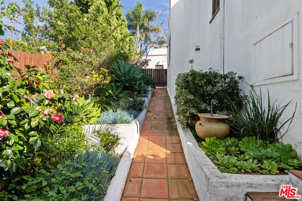 1914 Fairburn Avenue Los Angeles, CA 90025