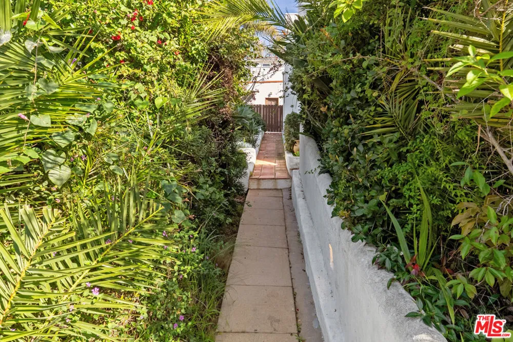 1914 Fairburn Avenue Los Angeles, CA 90025