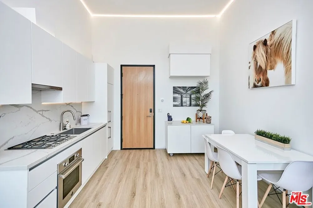 105 S Fairfax Avenue #305 Los Angeles, CA 90026