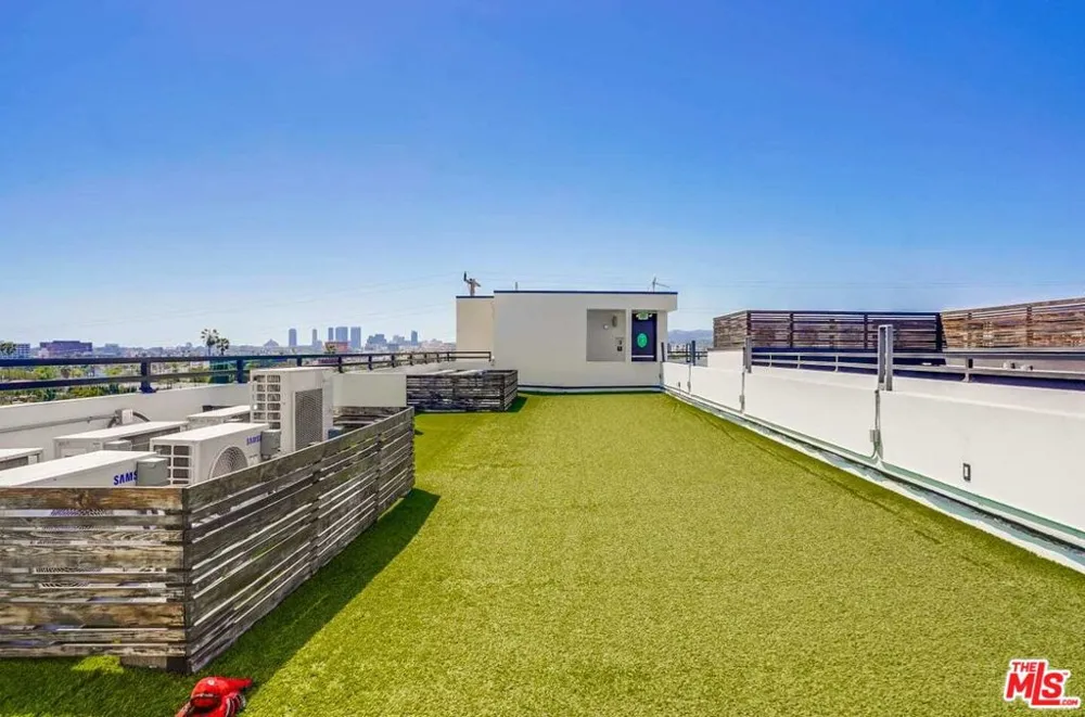105 S Fairfax Avenue #305 Los Angeles, CA 90026