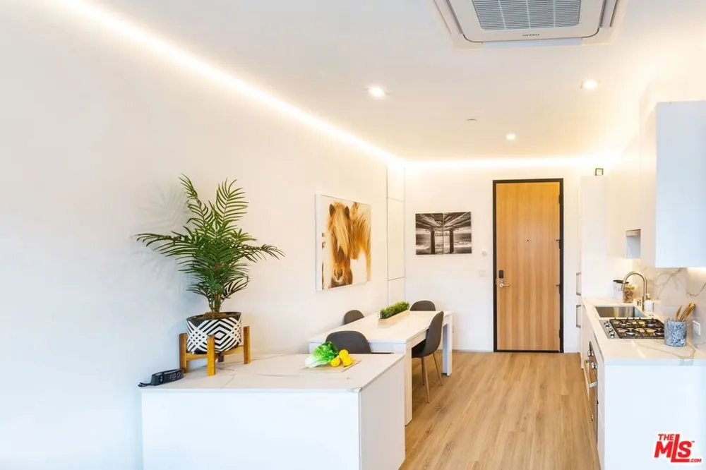 105 S Fairfax Avenue #305 Los Angeles, CA 90026