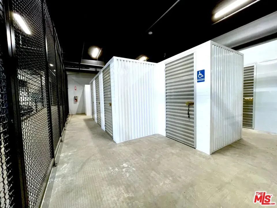 105 S Fairfax Avenue #305 Los Angeles, CA 90026