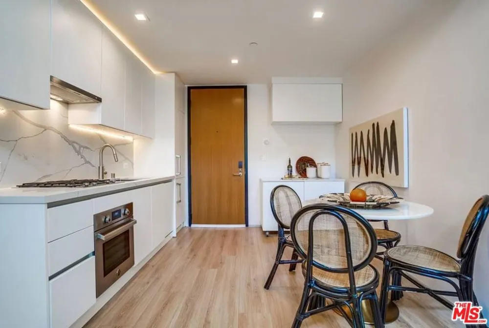 105 S Fairfax Avenue #305 Los Angeles, CA 90026