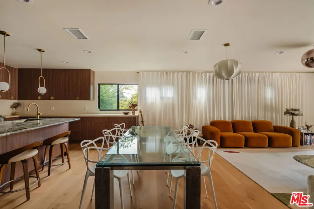 12220 Benmore Terrace Los Angeles, CA 90049