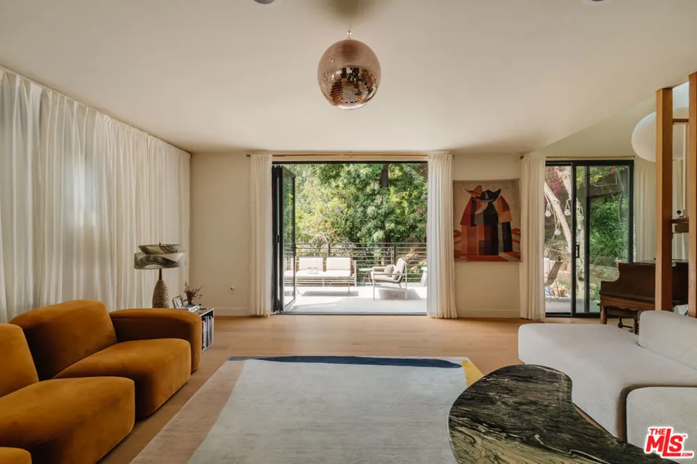 12220 Benmore Terrace Los Angeles, CA 90049