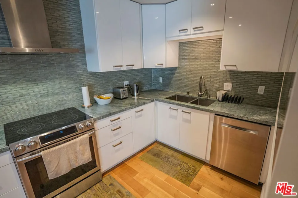 8358 Manitoba Street #5 Playa del Rey, CA 90293