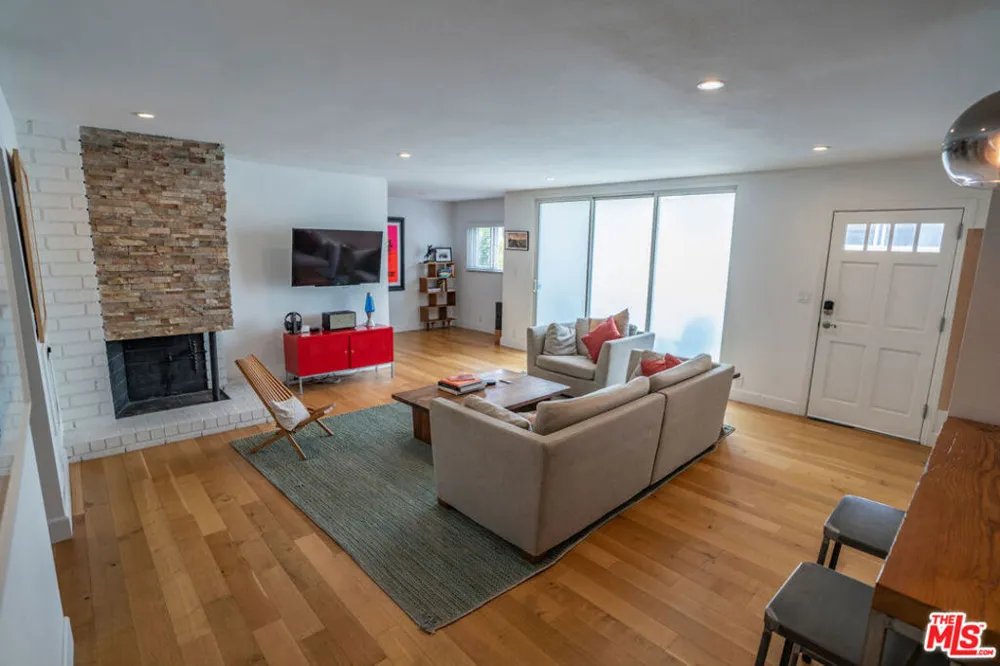 8358 Manitoba Street #5 Playa del Rey, CA 90293