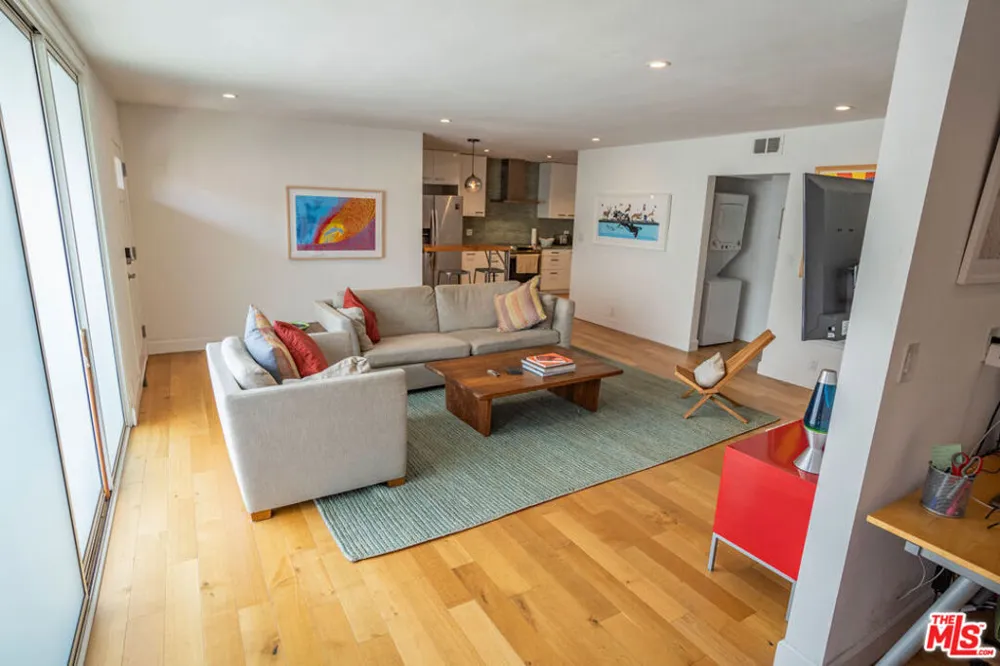8358 Manitoba Street #5 Playa del Rey, CA 90293