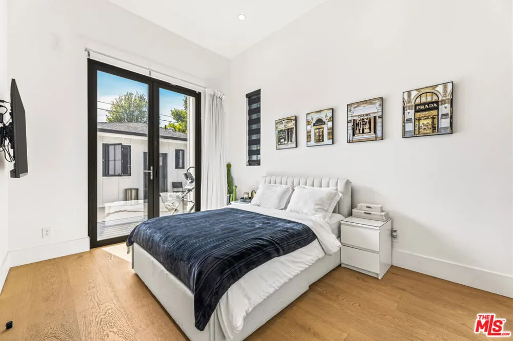 6207 Babcock Avenue North Hollywood, CA 91606