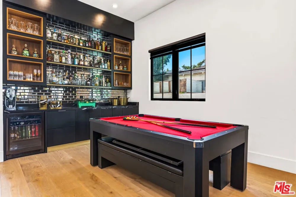6207 Babcock Avenue North Hollywood, CA 91606