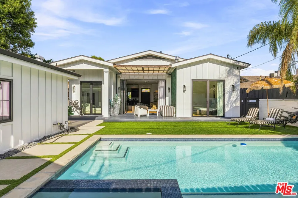 6207 Babcock Avenue North Hollywood, CA 91606