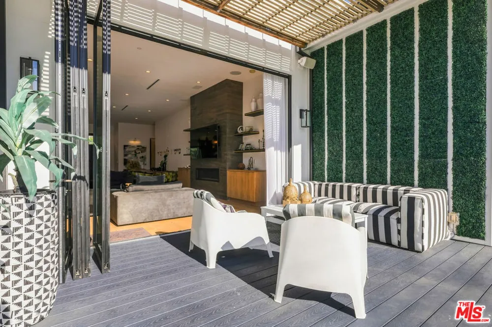 6207 Babcock Avenue North Hollywood, CA 91606