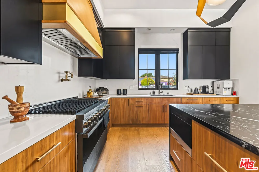 6207 Babcock Avenue North Hollywood, CA 91606