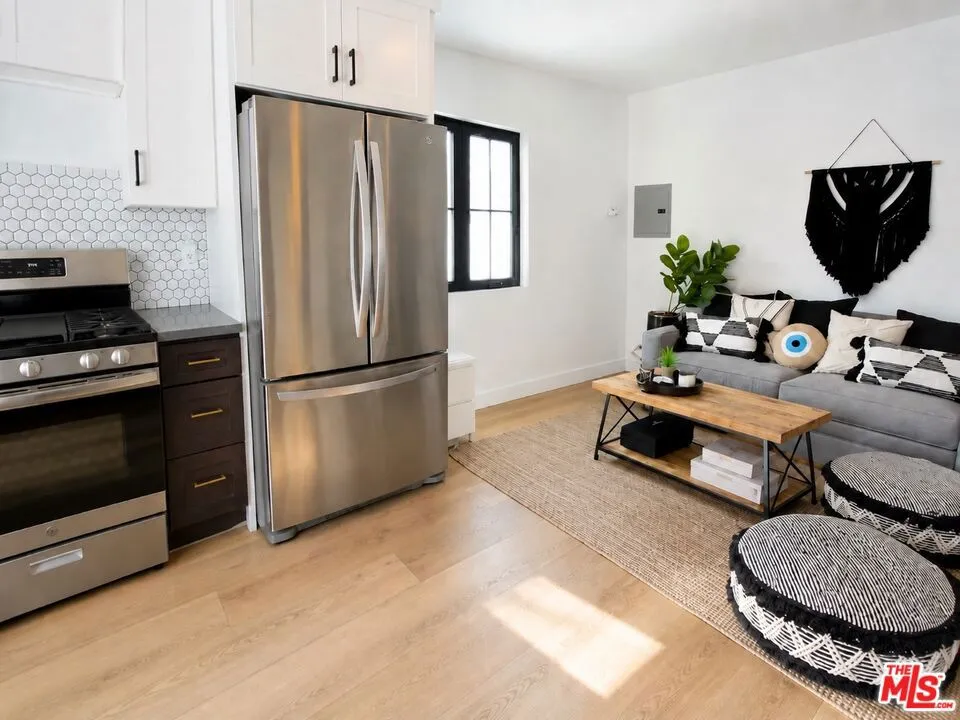 6207 Babcock Avenue North Hollywood, CA 91606