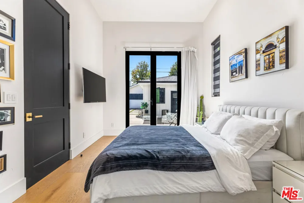 6207 Babcock Avenue North Hollywood, CA 91606
