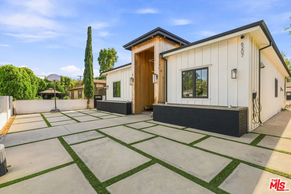6207 Babcock Avenue North Hollywood, CA 91606