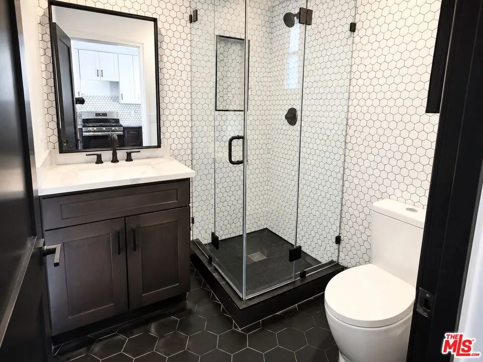 6207 Babcock Avenue North Hollywood, CA 91606