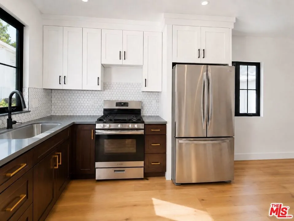 6207 Babcock Avenue North Hollywood, CA 91606