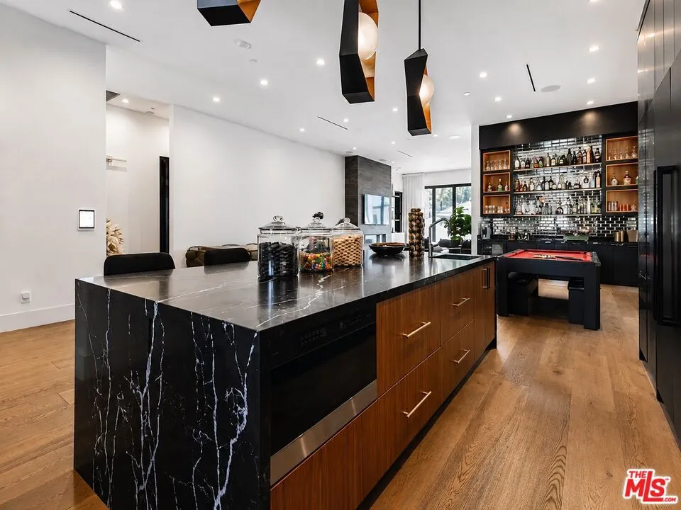 6207 Babcock Avenue North Hollywood, CA 91606