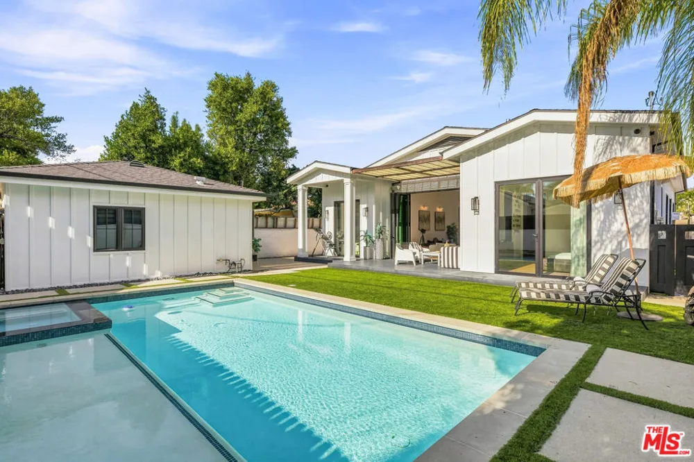 6207 Babcock Avenue North Hollywood, CA 91606