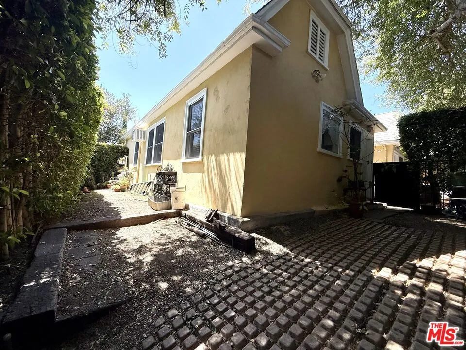 500 Kingsley Drive Los Angeles, CA 90004