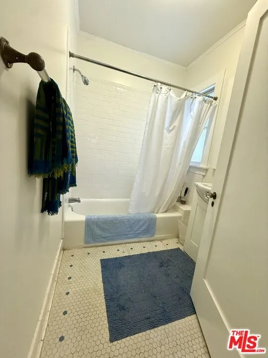 500 Kingsley Drive Los Angeles, CA 90004