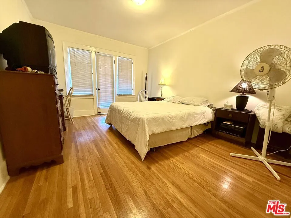 500 Kingsley Drive Los Angeles, CA 90004