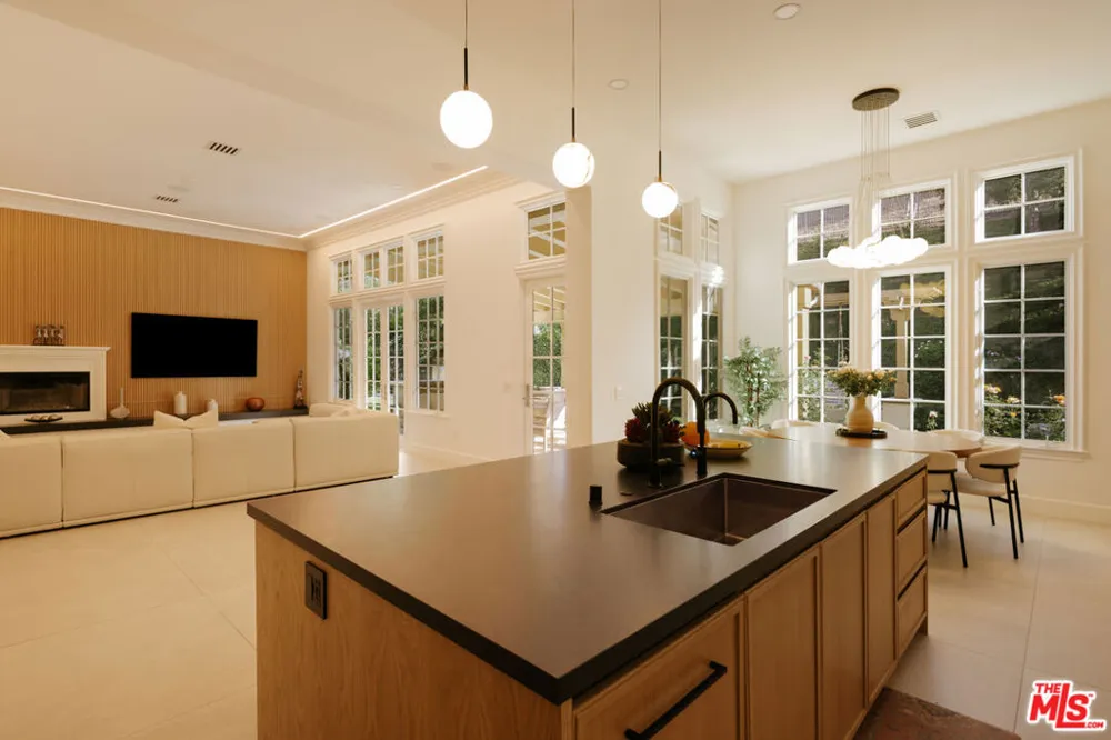 25410 Prado De Las Bellotas Calabasas, CA 91302