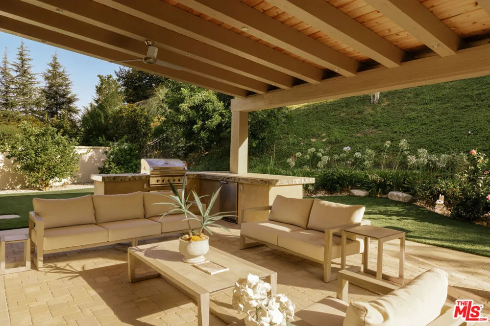 25410 Prado De Las Bellotas Calabasas, CA 91302