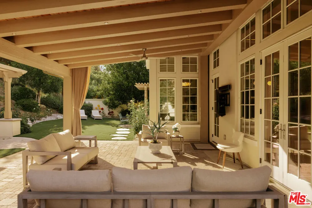 25410 Prado De Las Bellotas Calabasas, CA 91302
