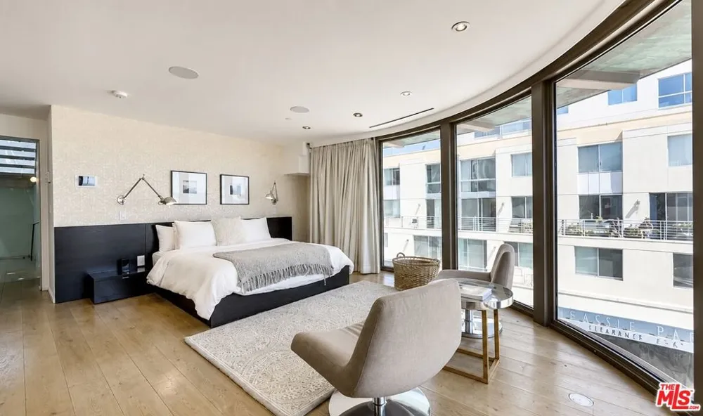 11 Marine Terrace #5 Santa Monica, CA 90401