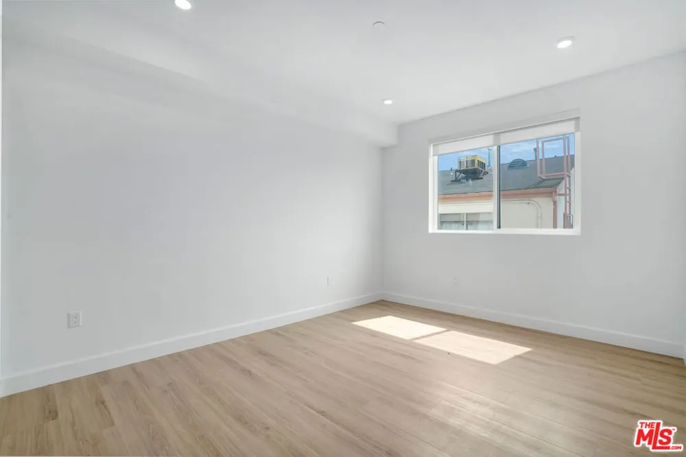1832 S Barrington Avenue #401 Los Angeles, CA 90025