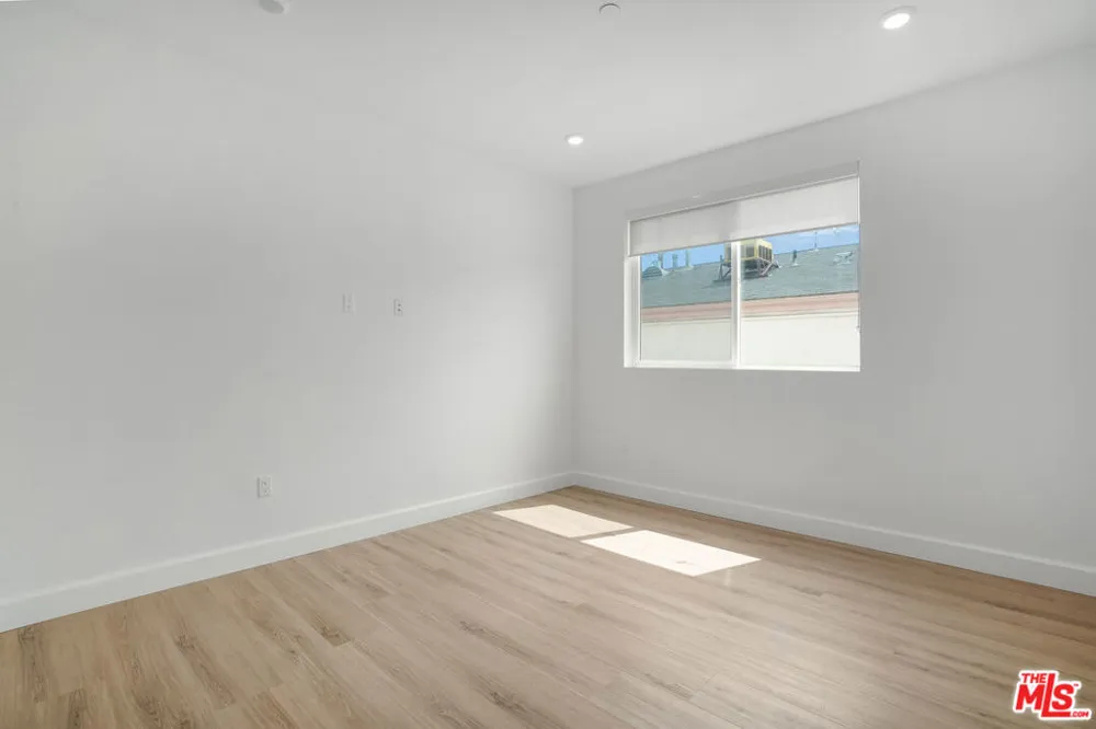 1832 S Barrington Avenue #401 Los Angeles, CA 90025
